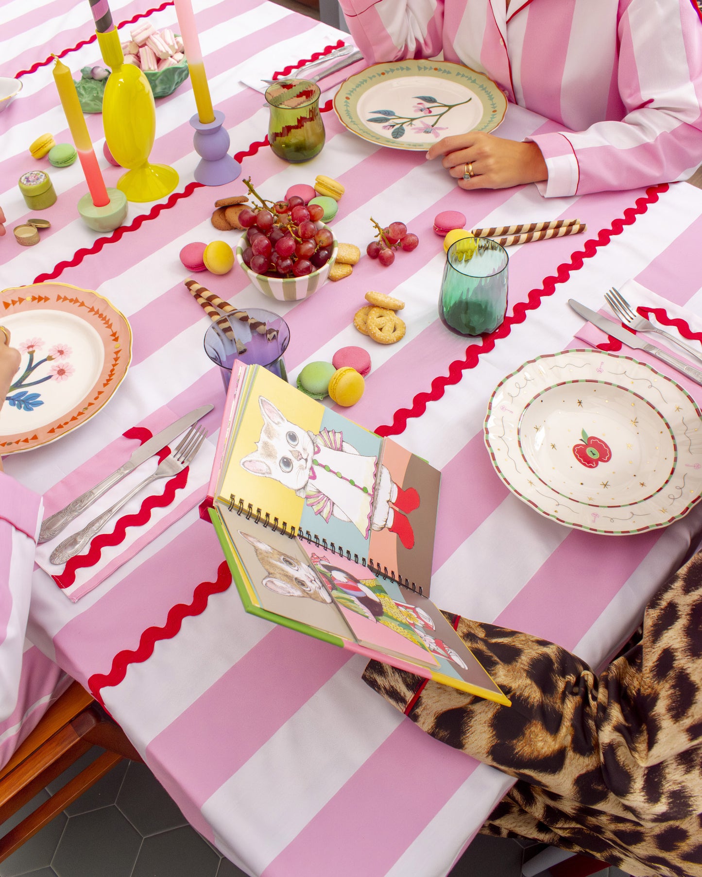 Marshmallow Table Set